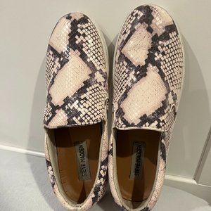 Women's size 8 Steve Madden Gills Slip-On Platform Sneaker - Beige Snake